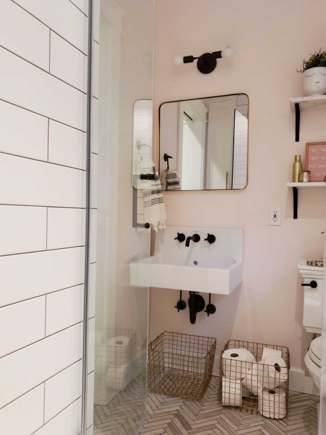 Renovation tips: Maximize your small bathroom space (and budget!)